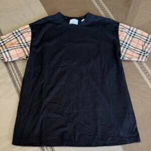 Authentic Burberry black T-Shirt with Plaid Sleeves